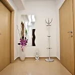 شقة Peric *